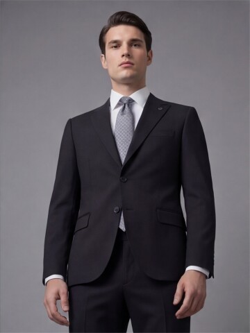 Siyah Sivri Yaka İki Düğmeli Slim Fit Takım Elbise