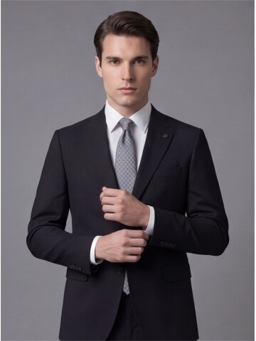 Siyah Sivri Yaka İki Düğmeli Slim Fit Takım Elbise